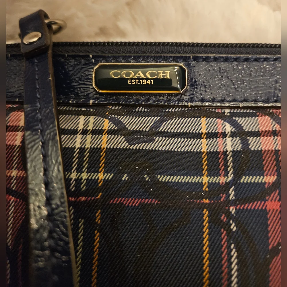 Coach Navy Multicolor Plaid Wristlet Signature C Pattern Pink Clutch Hangtag - Picture 2 of 8